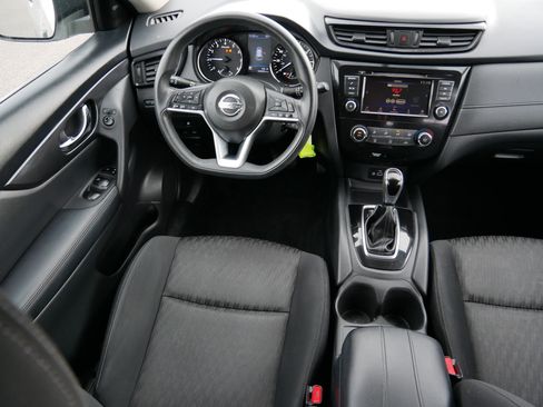 Used 2018 Nissan Rogue S AWD/4WD image 9