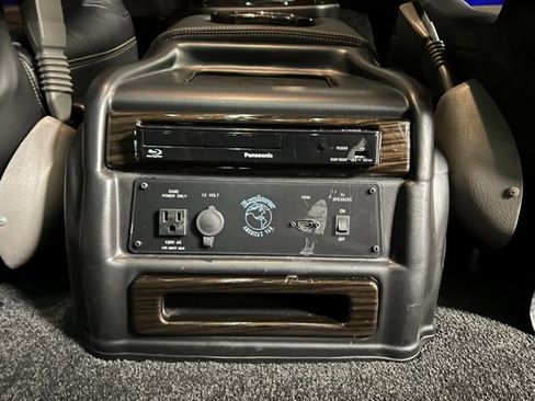 Used 2025 GMC Savana 2500 w/ Driver Convenience Package image 27