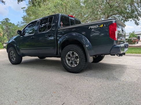 Used 2017 Nissan Frontier PRO-4X AWD/4WD image 5