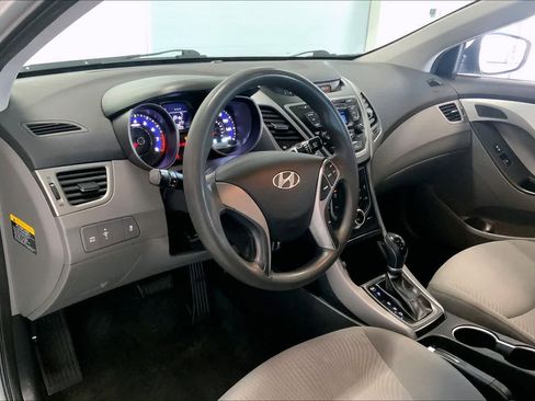 Used 2016 Hyundai Elantra SE image 2