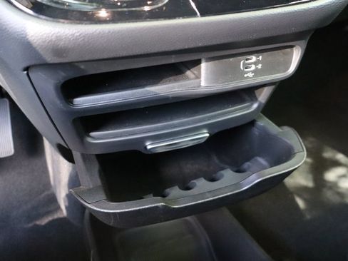 Used 2026 Chrysler Pacifica Select FWD image 24