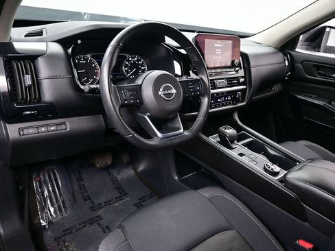 Used 2025 Nissan Pathfinder SV AWD/4WD image 14