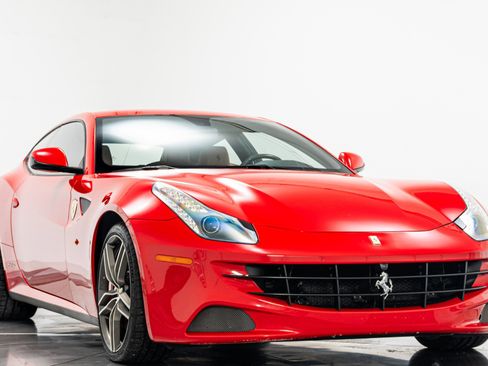 Used 2014 Ferrari FF image 3