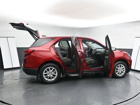 Used 2023 Chevrolet Equinox LT image 38