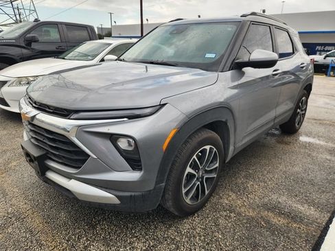 Used 2026 Chevrolet TrailBlazer LT w/ LT Cold Weather Package FWD image 3