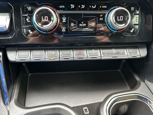 Used 2024 GMC Sierra 2500 AT4 w/ AT4 Premium Plus Package AWD/4WD image 5