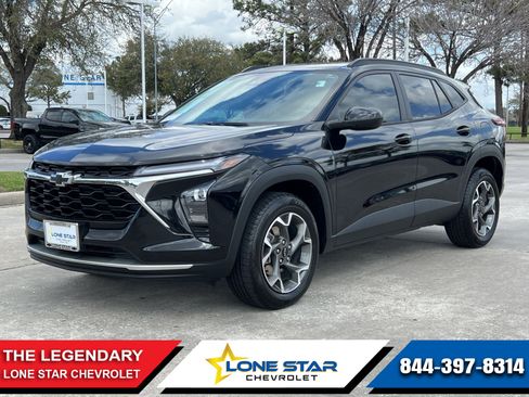 Certified 2024 Chevrolet Trax LT w/ Driver Confidence Package image 1