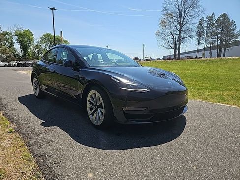 Used 2023 Tesla Model 3 Standard Range RWD image 3