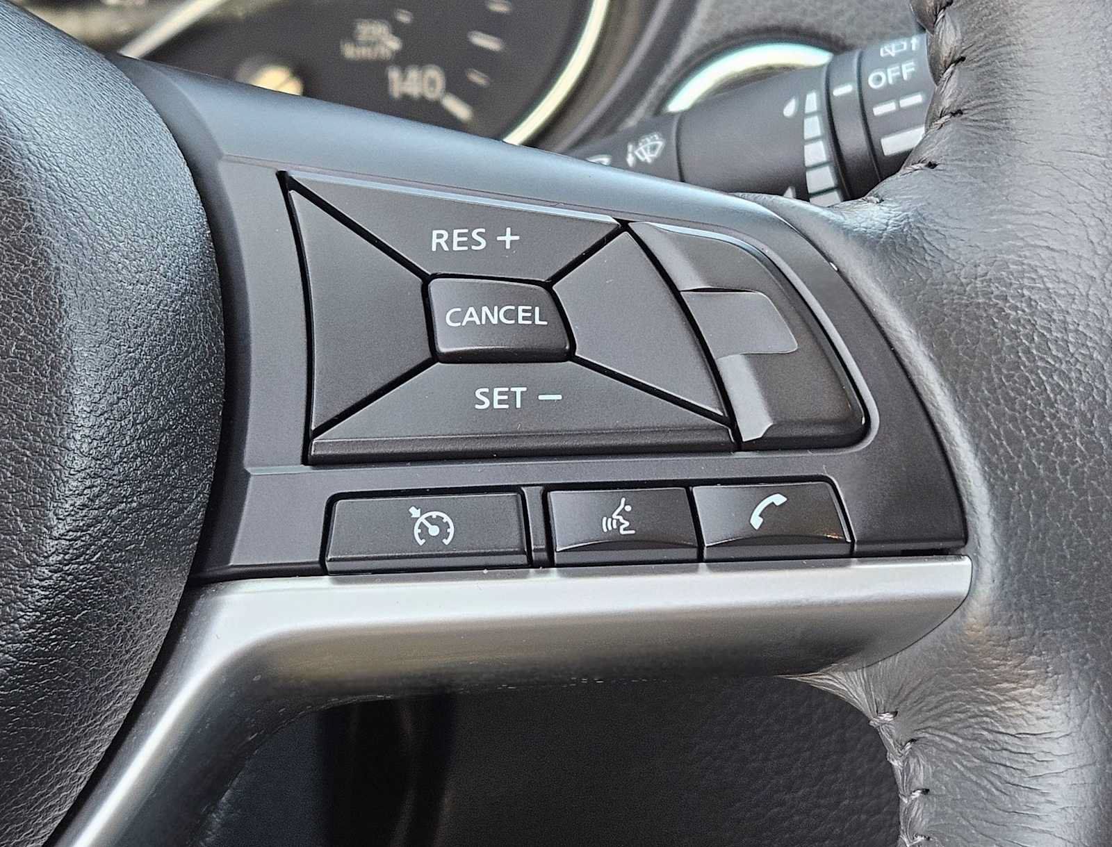 Used 2018 Nissan Rogue SV FWD image 23