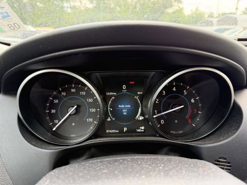 Used 2017 Jaguar XE Premium RWD image 11