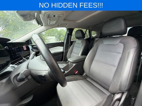 Used 2025 Chevrolet Trax LT w/ Sunroof Package FWD image 17