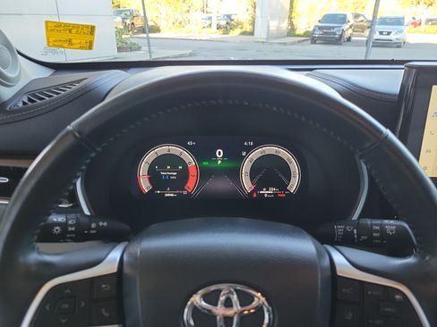 Used 2023 Toyota Highlander Limited image 19