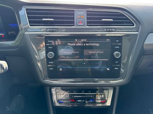 Used 2022 Volkswagen Tiguan SE FWD image 12