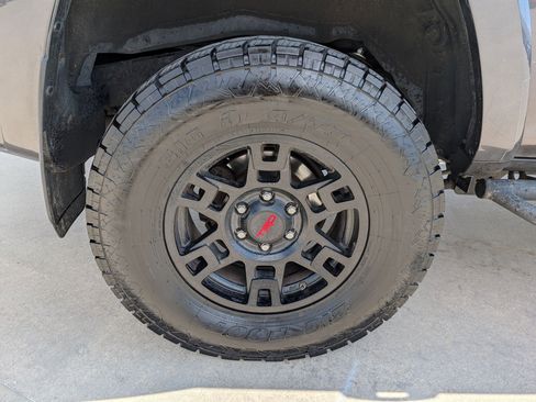 Used 2018 Toyota 4Runner TRD Off-Road Premium AWD/4WD image 13