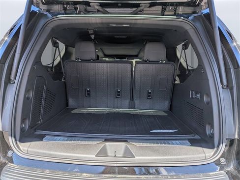 Used 2025 Chevrolet Suburban Premier image 12