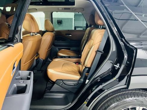 New 2026 Nissan Pathfinder Platinum FWD image 25