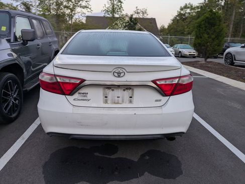Used 2017 Toyota Camry SE image 6