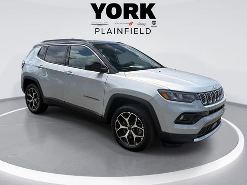 Used 2025 Jeep Compass Limited AWD/4WD image 3