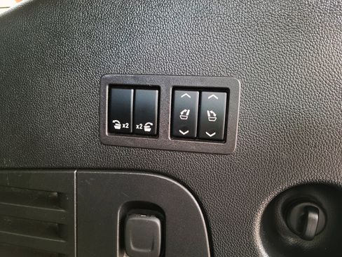 Used 2018 GMC Yukon Denali w/ Open Road Package image 29