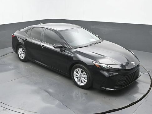 Used 2026 Toyota Camry LE FWD image 27