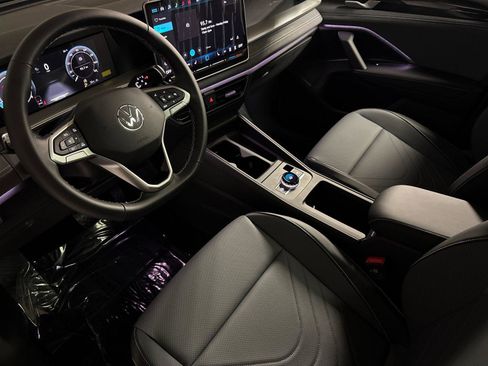 New 2026 Volkswagen Tiguan SE image 9