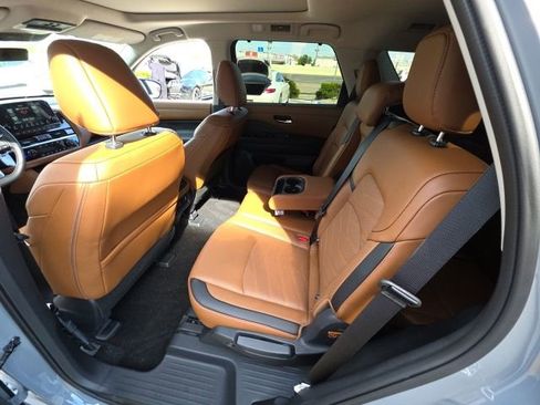 Used 2025 Nissan Pathfinder Platinum w/ Cargo Package FWD image 24