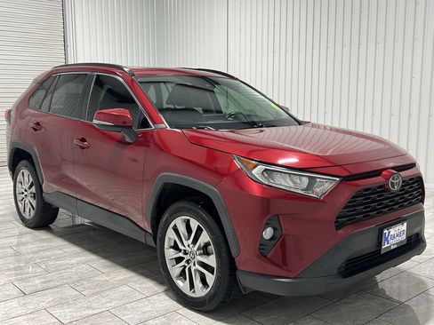 Used 2020 Toyota RAV4 XLE Premium image 7