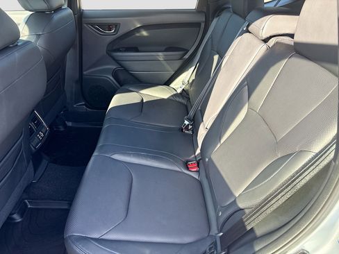 Used 2025 Subaru Forester Limited image 28