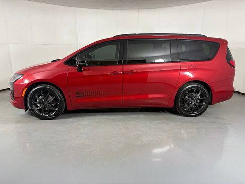 New 2027 Chrysler Pacifica Select FWD image 5
