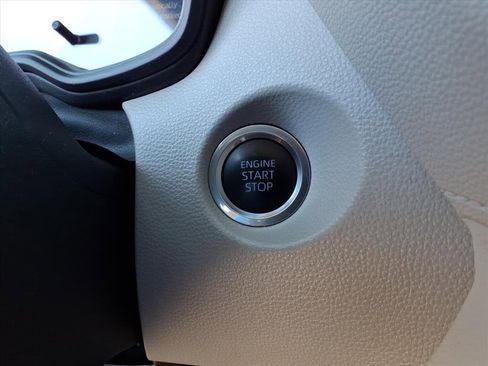 Certified 2022 Toyota Corolla Cross LE image 12