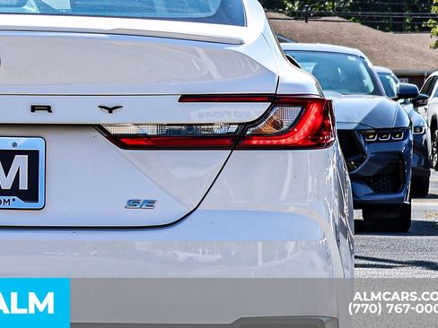 Used 2025 Toyota Camry SE image 14