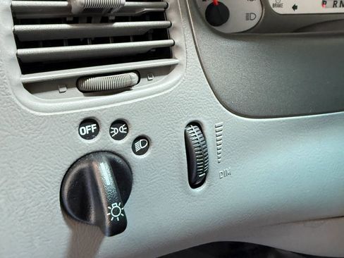 Used 2003 Ford Explorer Sport Trac XLT image 46