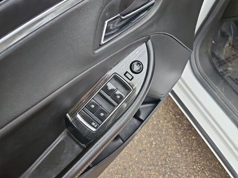 Used 2018 Chevrolet Impala LT image 23