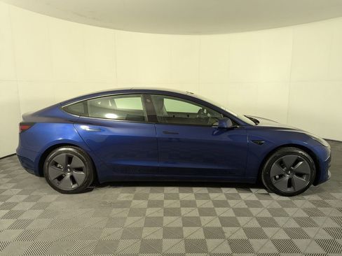 Used 2023 Tesla Model 3 Standard Range image 4