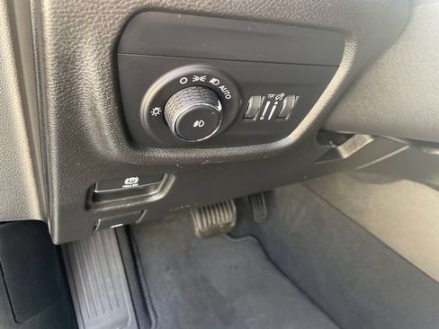 Used 2023 Jeep Grand Cherokee L Limited w/ Black Appearance Package AWD/4WD image 32