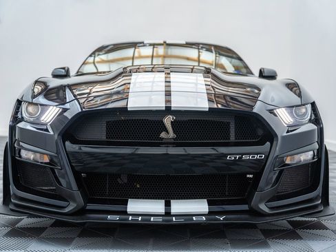 Used 2021 Ford Mustang Shelby GT500 w/ Carbon Fiber Track Pack RWD image 2