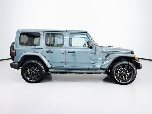 Used 2025 Jeep Wrangler Sahara image 10