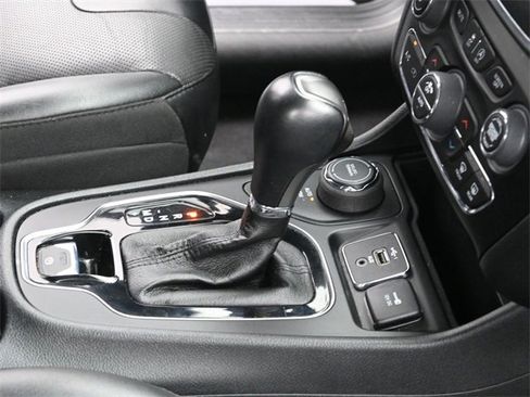 Used 2023 Jeep Cherokee Altitude Lux image 36