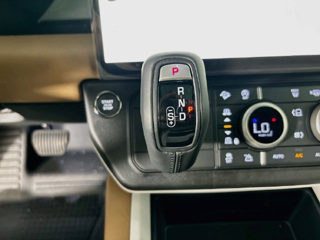 New 2026 Land Rover Defender 110 X-Dynamic SE AWD/4WD image 18
