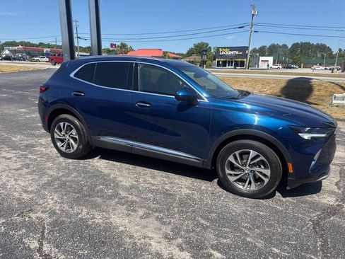 Used 2023 Buick Envision Essence image 3