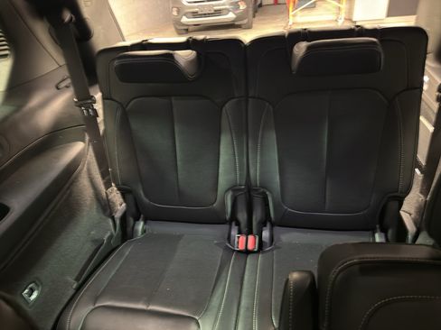 Used 2021 Jeep Grand Cherokee L Overland w/ Luxury Tech Group IV AWD/4WD image 32