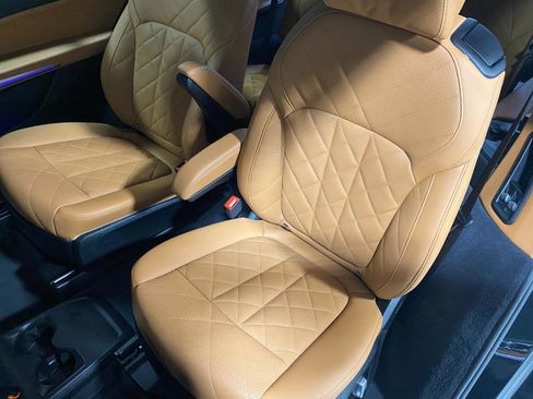 Used 2024 BMW X7 xDrive40i w/ M Sport Package image 21