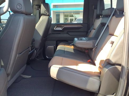 Used 2024 Chevrolet Silverado 2500 High Country AWD/4WD image 5
