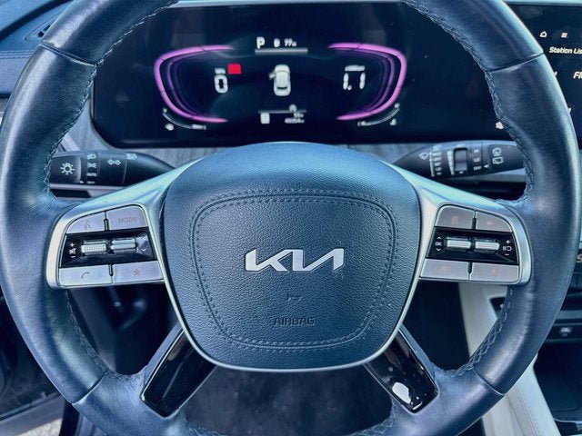 Certified 2025 Kia Telluride EX w/ EX Captain's Chair Package AWD/4WD image 11