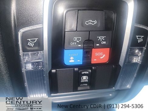 Used 2025 RAM 1500 Laramie AWD/4WD image 16