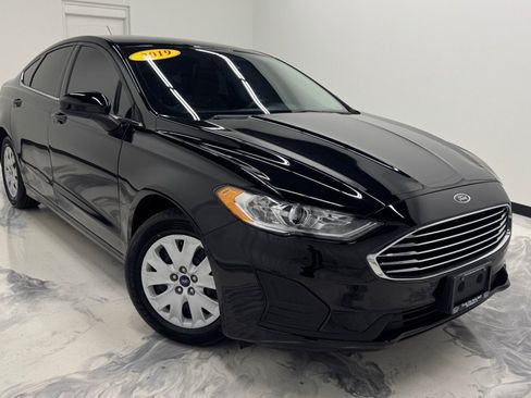 Used 2019 Ford Fusion S FWD image 2