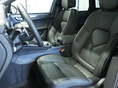 New 2026 Porsche Macan AWD/4WD image 5