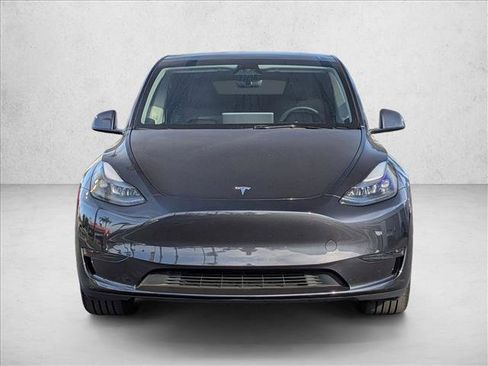 Used 2024 Tesla Model Y Long Range RWD image 2