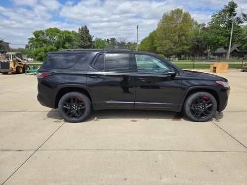 Used 2021 Chevrolet Traverse Premier w/ Redline Edition AWD/4WD image 11