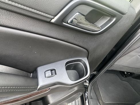 Used 2019 GMC Yukon SLE w/ SLE Value Package image 31